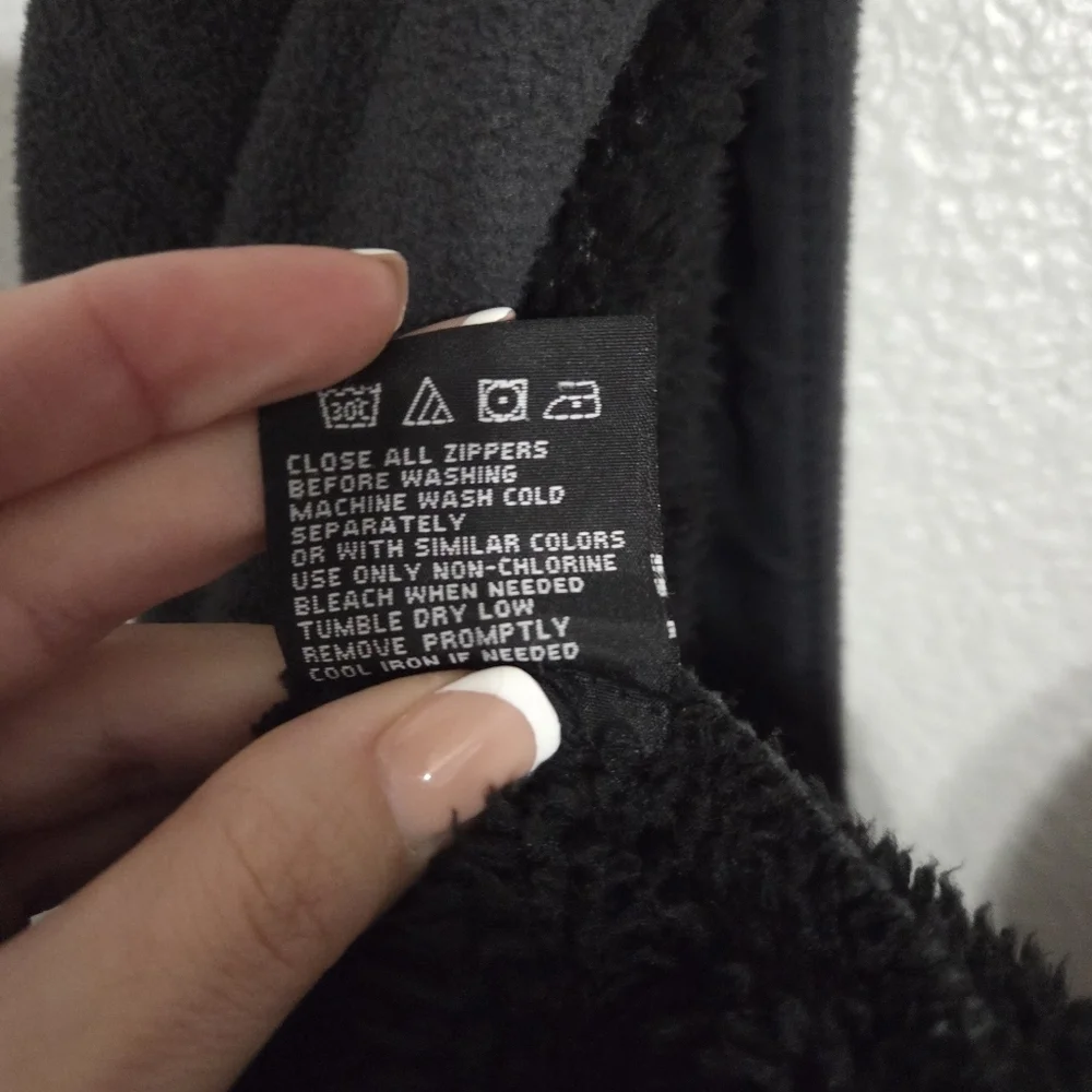 New Balance details hood
